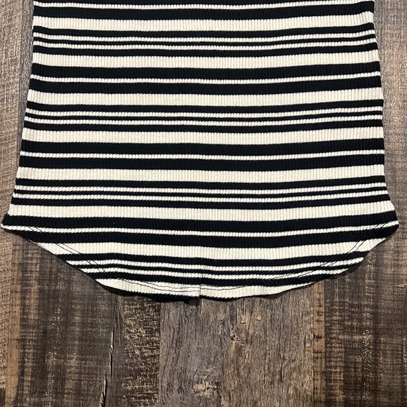 H&M BLACK AND WHITE STRIPED TANK - Picture 4 of 4